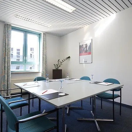 Отель Rugs Augsburg, Trademark Collection By Wyndham 3*